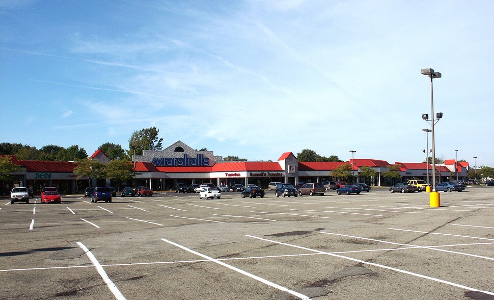 More Photos Of 2605-2777 Northland Plaza Dr, Columbus General Retail For Lease
