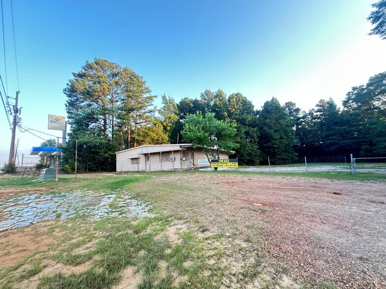 More Photos Of 2936 Woodward Ave, Ruston Light Distribution For Sale