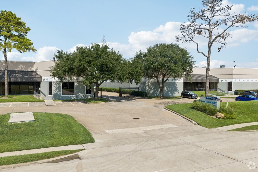 More Photos Of 9220 Kirby Dr, Houston Unknown For Lease