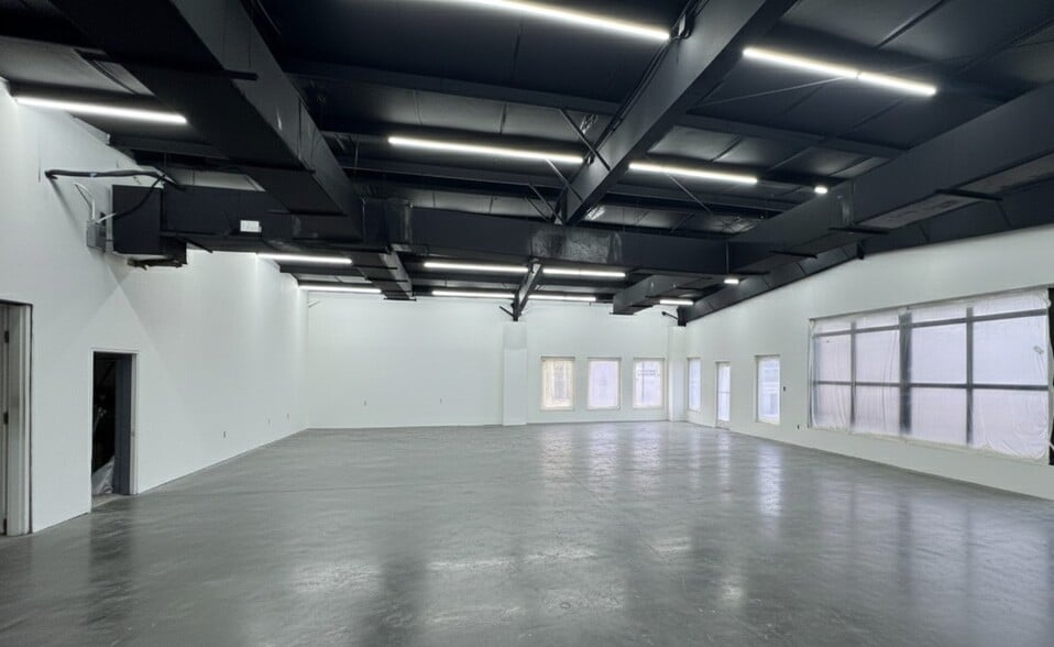 More Photos Of N 821 N. Hwy 17-92 Winter Springs, FL 32708, Longwood Showroom For Lease