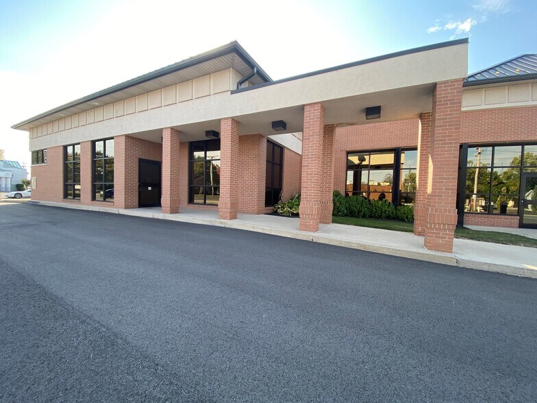 More Photos Of 2700 W Jackson St, Muncie Bank For Sale