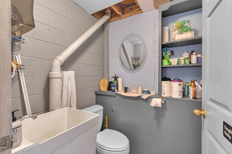 More Photos Of 2809 River Rd, Buffalo Flex For Sale