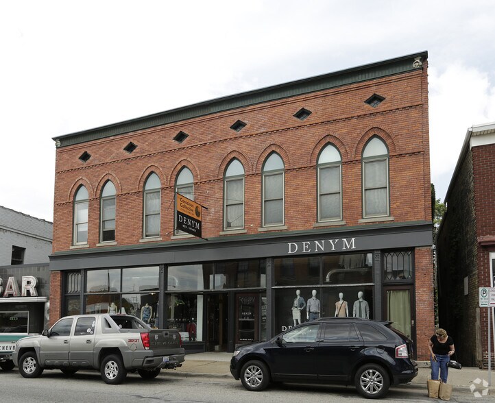 More Photos Of 443-445 Bridge St NW, Grand Rapids Storefront Retail Residential For Lease