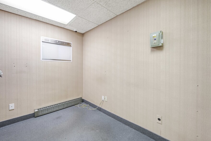 More Photos Of 385 S Maple Ave, Glen Rock Medical For Lease