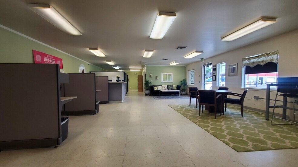 More Photos Of 223 W Wine Country Rd, Grandview Office For Sale