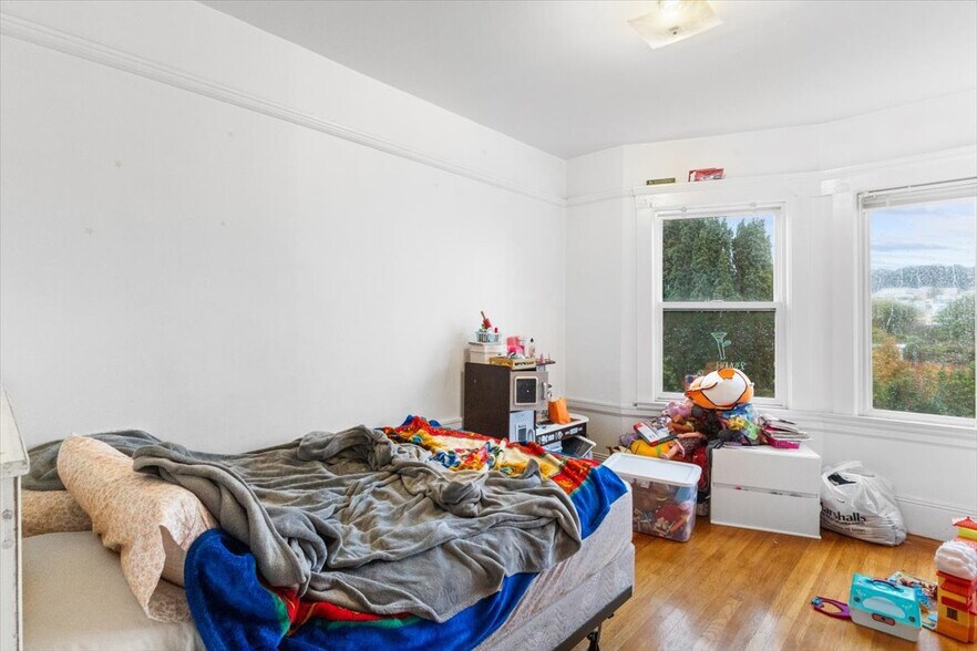 More Photos Of 2835 Anza St, San Francisco Apartments For Sale