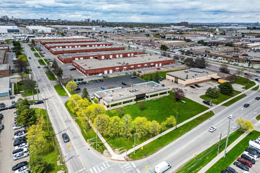 More Photos Of 220 Advance Blvd, Brampton Office For Sale