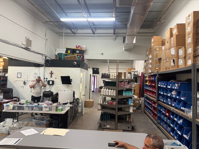 More Photos Of 10026 Spanish Isle Blvd, Boca Raton Warehouse For Lease