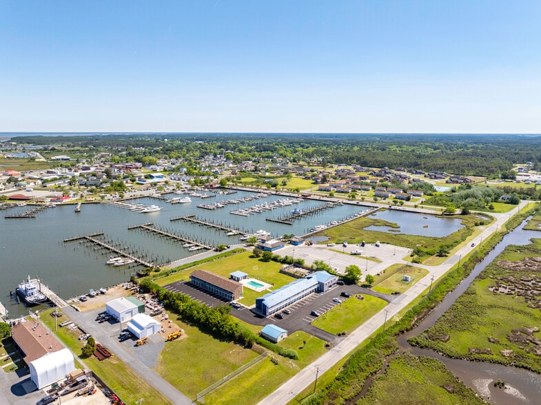 More Photos Of 700 Norris Harbor Dr, Crisfield Hotel For Sale