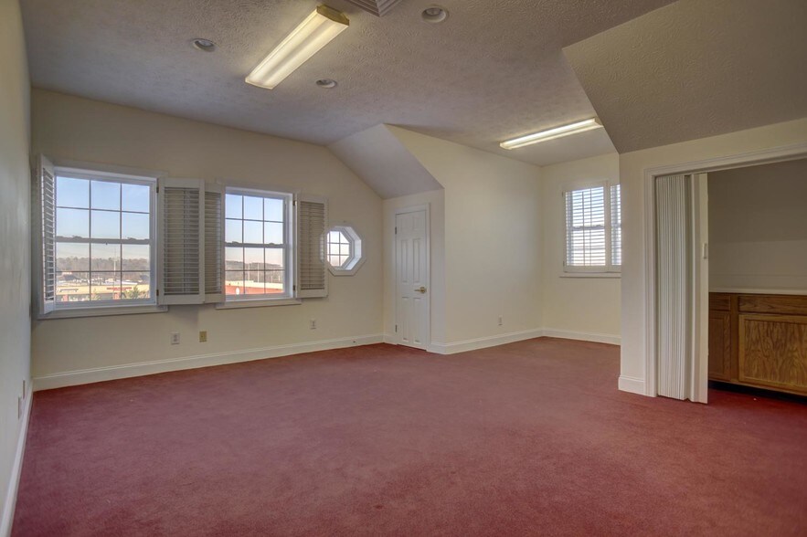 More Photos Of 100 Colony Park Dr, Cumming Bank For Lease