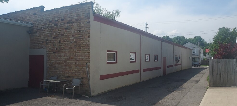 More Photos Of 66-68 Plymouth St, Edwardsville Flex For Sale