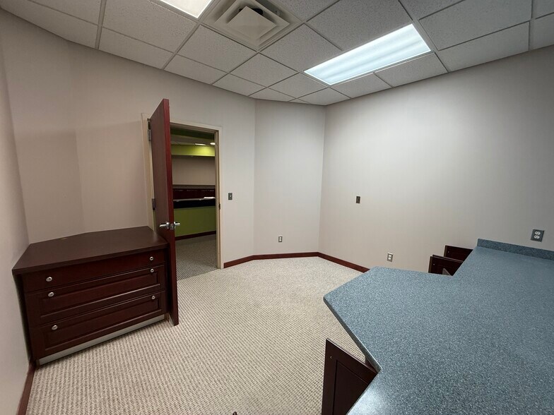 More Photos Of 39525 14 Mile Rd, Novi Medical For Lease