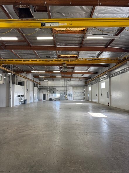 More Photos Of 11310 Sherman Way, Sun Valley Manufacturing For Lease