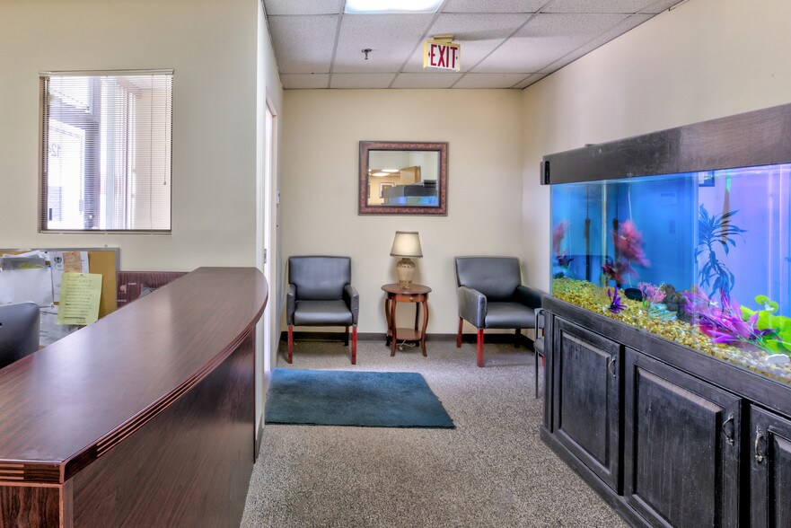 More Photos Of 110 Bi County Blvd, Farmingdale Light Distribution For Lease