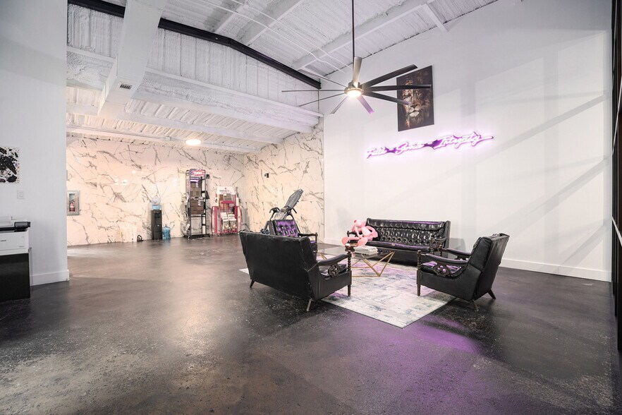 More Photos Of 6933 Olson Ln, Pasadena Service For Sale