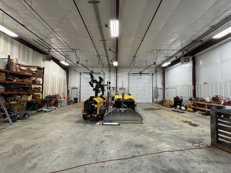 More Photos Of 912-922 E Warren St, Gardner Industrial For Lease