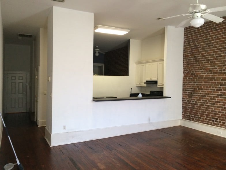 More Photos Of 128-130 N Ashley St, Valdosta General Retail For Sale