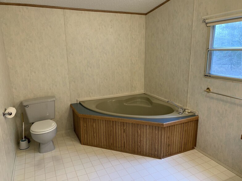 More Photos Of 15 Decasper Dr, Lewis Run Manufactured Housing Mobile Home Park For Sale