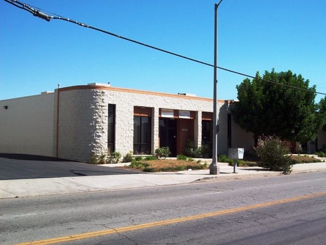 Primary Photo Of 9840-9848 Owensmouth Ave, Chatsworth Warehouse For Lease