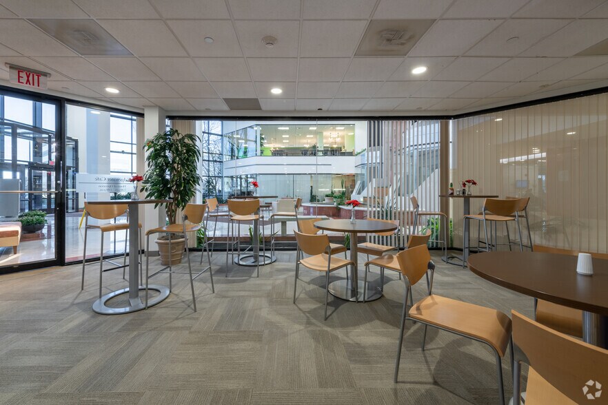 More Photos Of 101 Edgewater Dr, Wakefield Unknown For Lease