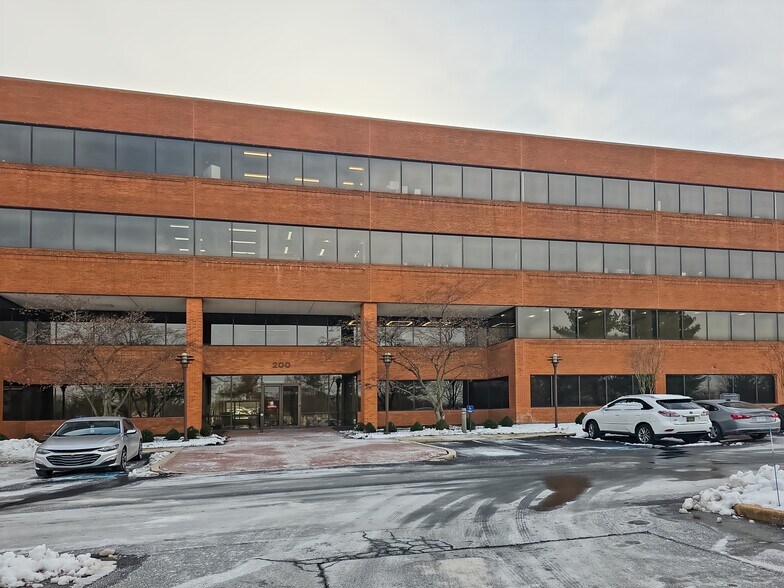 More Photos Of 200 Continental Dr, Newark Coworking Space