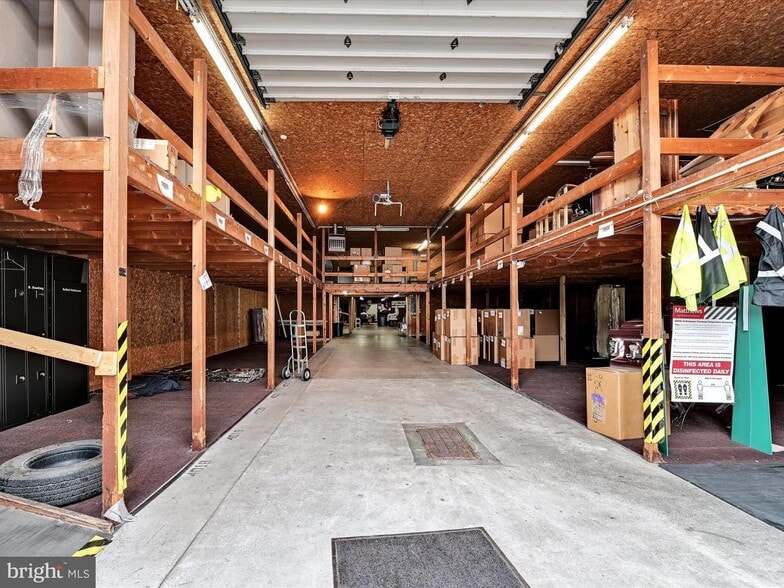 More Photos Of 345 Hill Rd, Womelsdorf Warehouse For Lease