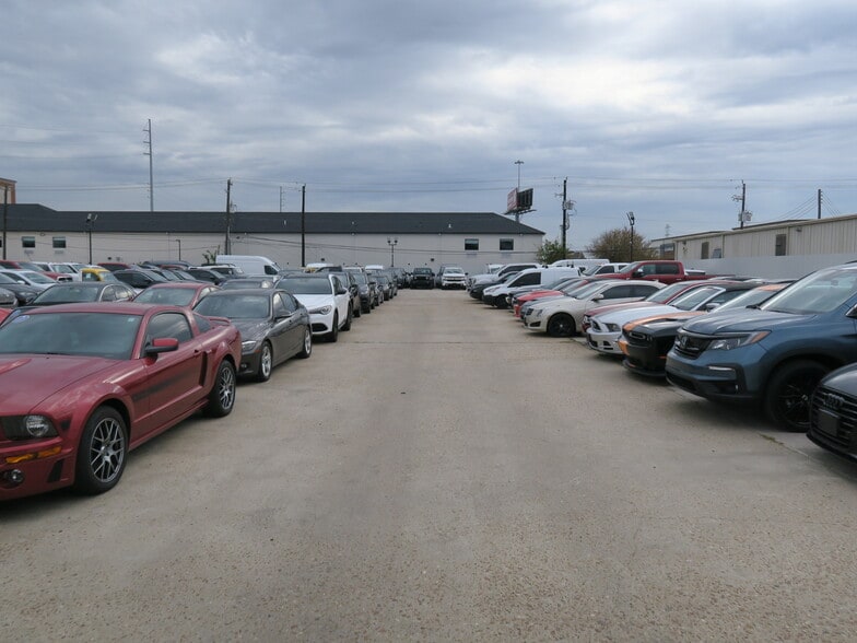More Photos Of 6011 Skyline Dr, Houston Auto Dealership For Lease