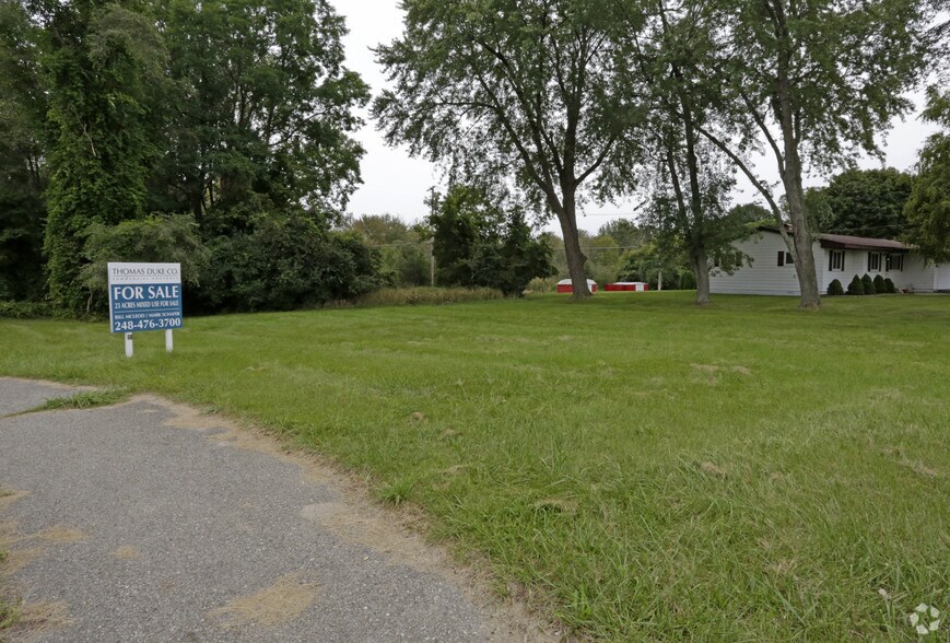 More Photos Of 0 Pontiac Lake Rd, Waterford Land For Lease