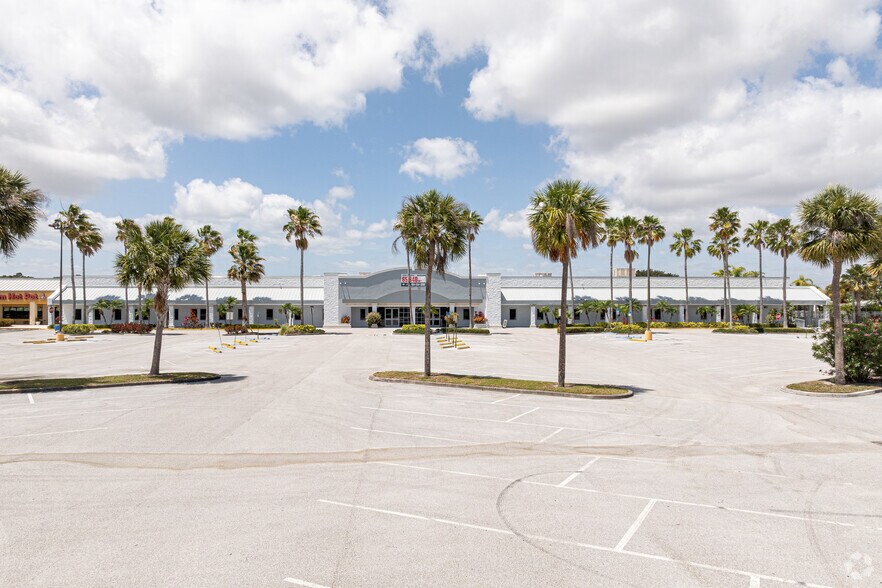 More Photos Of 10045 S US Highway 1, Port Saint Lucie General Retail For Lease