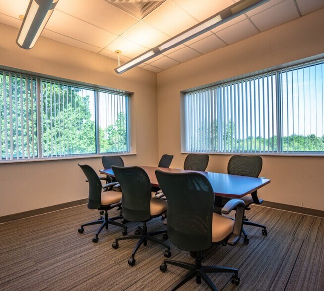 More Photos Of 5200 Commerce Crossings Dr, Louisville Office Residential For Lease