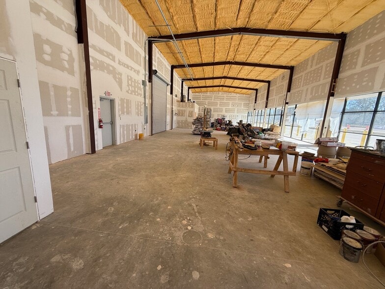 More Photos Of 18487 Highway 105, Cleveland General Retail For Lease