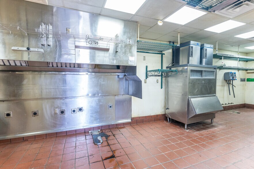 More Photos Of 2901 Candlers Mountain Rd, Lynchburg Fast Food For Sale