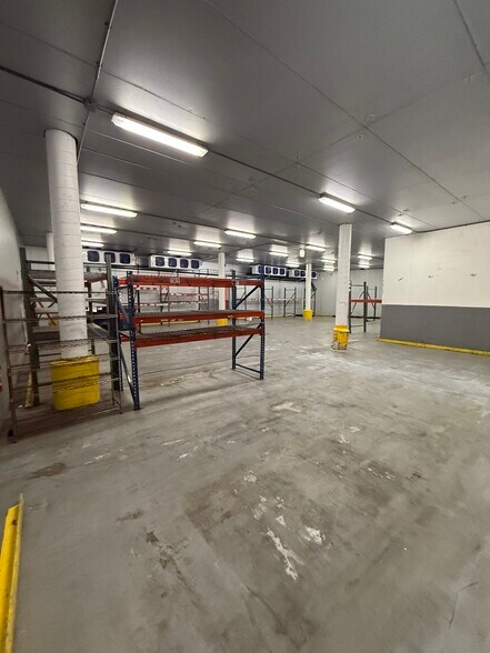 More Photos Of 1955 3rd Ave S, Saint Petersburg Warehouse For Lease