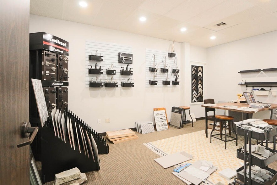 More Photos Of 2020 N Loop Fwy W, Houston Office For Lease