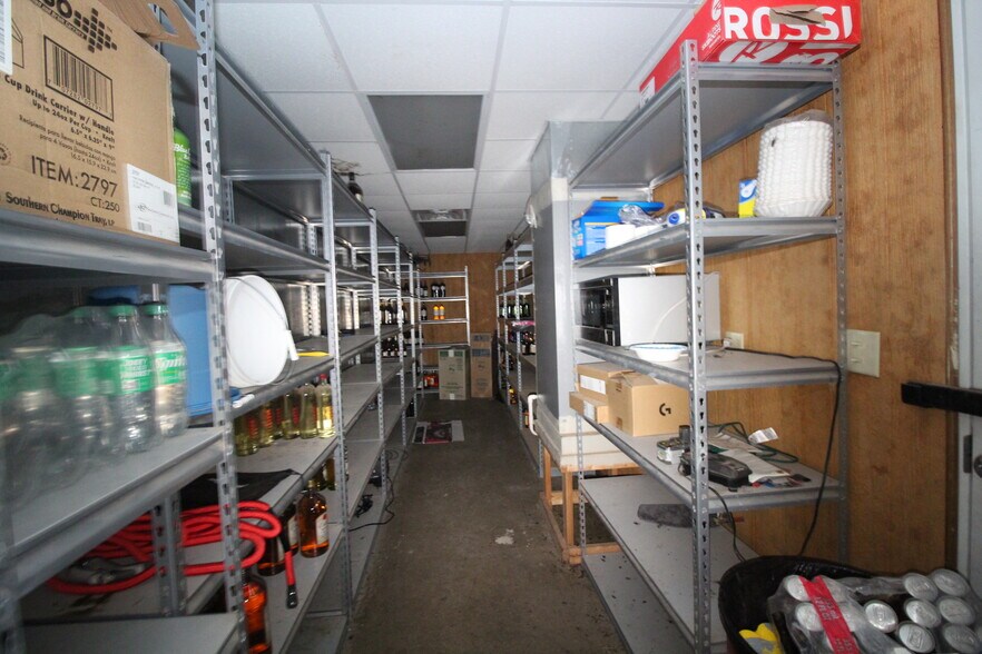 More Photos Of 503 S 5th St, Goree General Retail For Sale