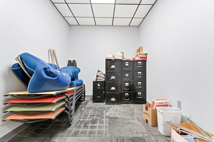 More Photos Of 13720 Aiken Rd, Louisville Warehouse For Lease