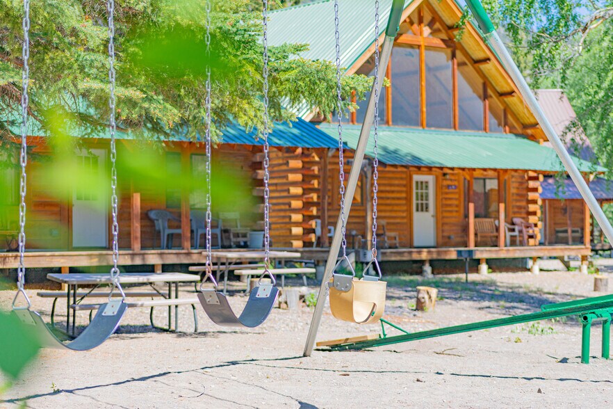 More Photos Of 860 County Road 142, Lake City Hotel For Sale