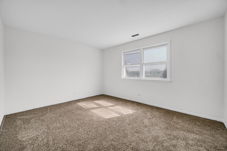 More Photos Of 14544 S San Francisco Ave, Posen Apartments For Sale