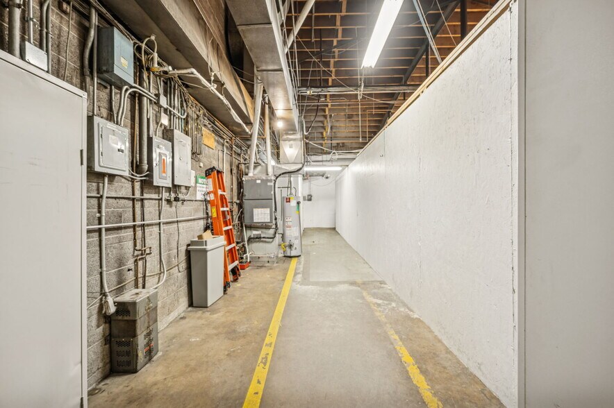 More Photos Of 313 W Bayaud Ave, Denver Warehouse For Lease