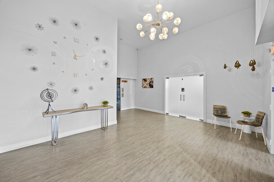 More Photos Of 1940 Harrison St, Hollywood Loft Creative Space For Lease