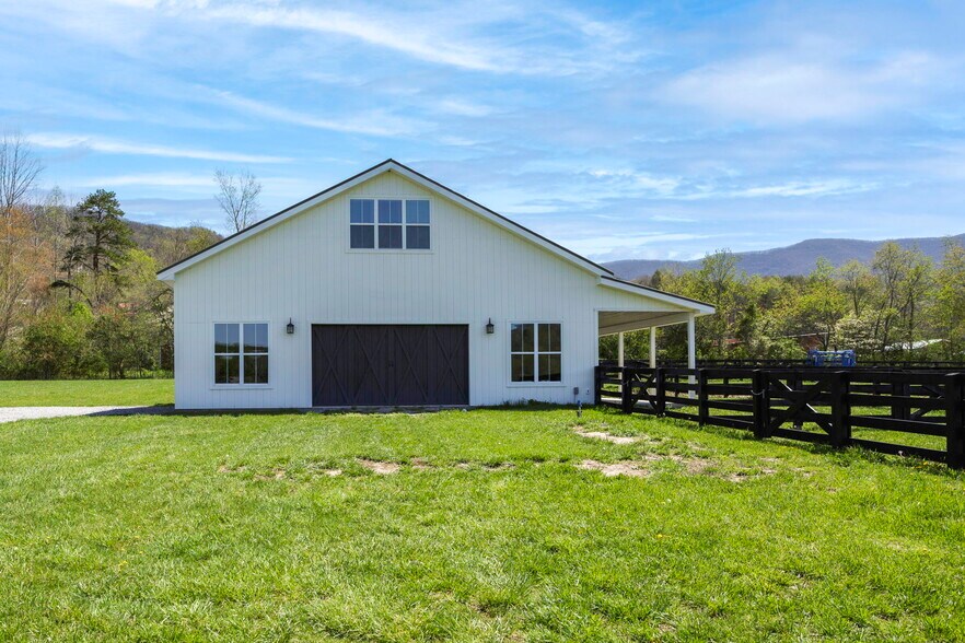 More Photos Of , Young Harris Specialty For Sale