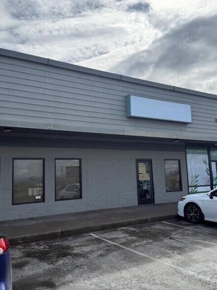 More Photos Of 7334 Crater Lake Hwy, White City Storefront For Lease