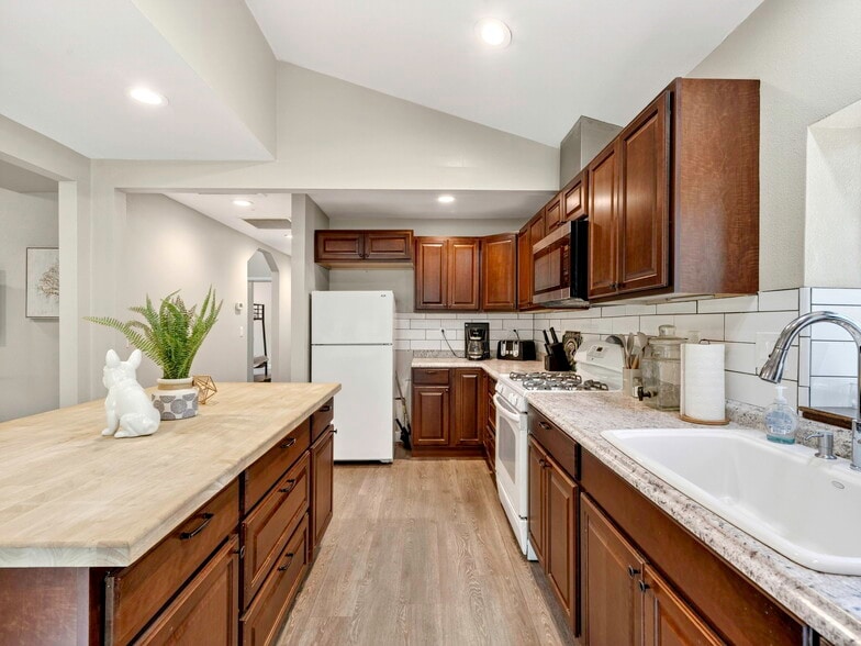 More Photos Of 16451 Golf rd, Cobb Golf Course Driving Range For Sale