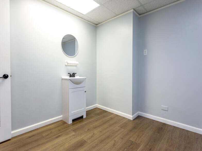 More Photos Of 5 Doctors Park, Asheville Medical For Lease