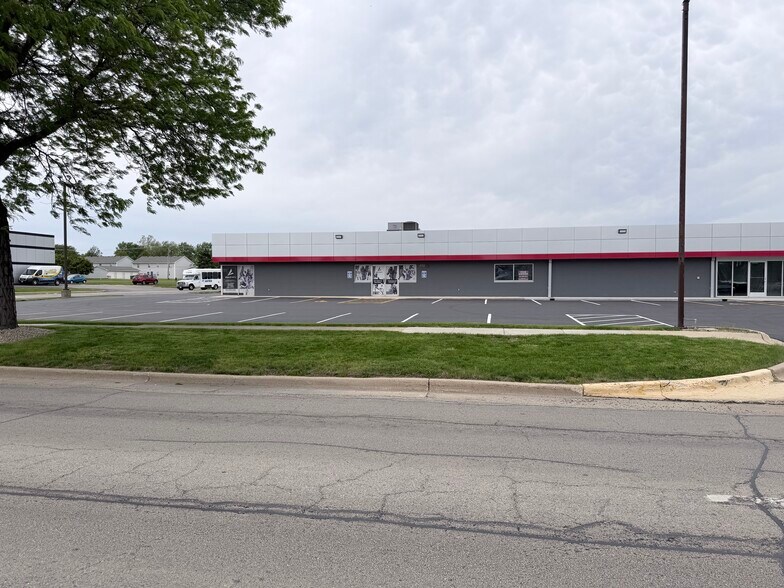 Primary Photo Of 575 William Latham Dr, Bourbonnais Storefront For Lease