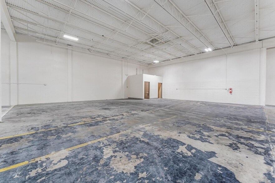 More Photos Of 14525-14570 NW 26th Ave, Opa Locka Manufacturing For Lease