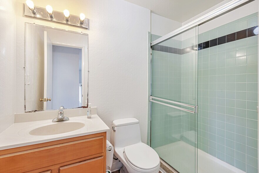 More Photos Of 2915 Keith St, San Francisco General Retail For Lease