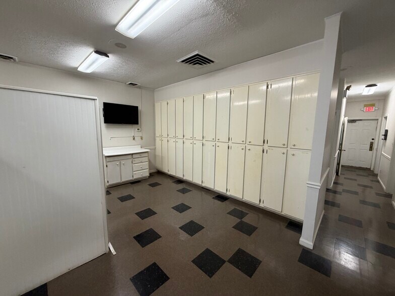 More Photos Of 319 Cathedral Manor, Bardstown Office Residential For Lease