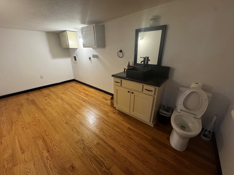 More Photos Of 1425 Agnes Ave, Kansas City Warehouse For Sale
