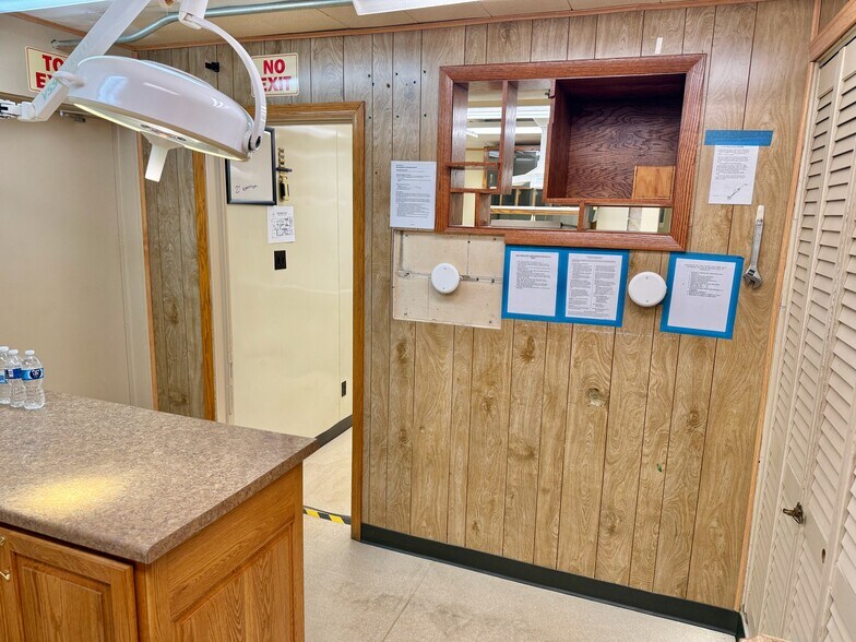 More Photos Of 1107 Lincoln Way E, Massillon Veterinarian Kennel For Sale